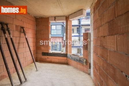 Тристаен, 128m²