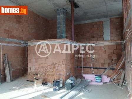 Тристаен, 109m²
