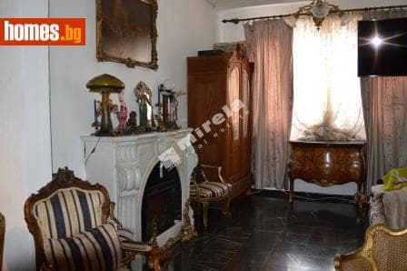 Тристаен, 92m²