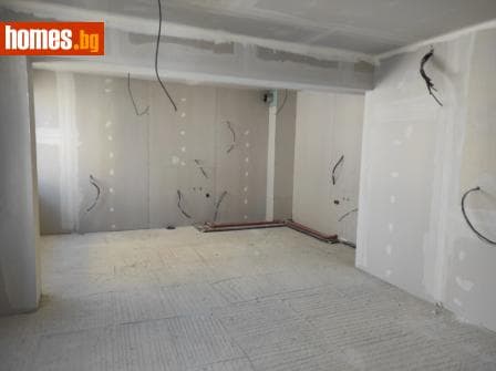 Тристаен, 111m²