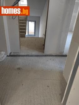 Тристаен, 111m²