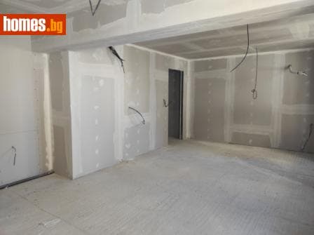 Тристаен, 111m²