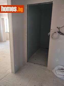 Тристаен, 111m²