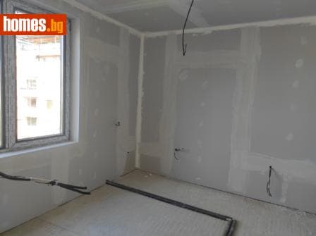 Тристаен, 111m²