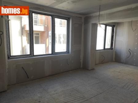Тристаен, 111m²