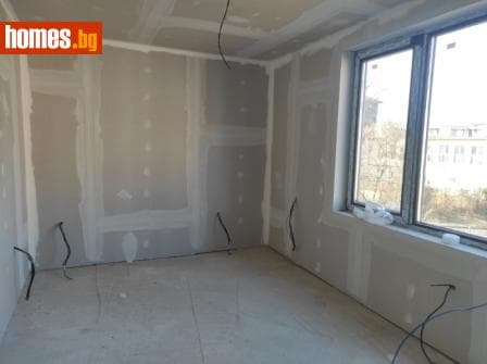 Тристаен, 111m²