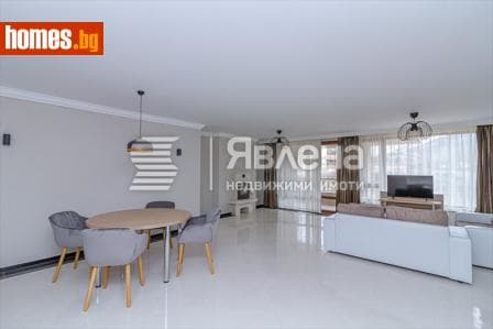 Тристаен, 153m²