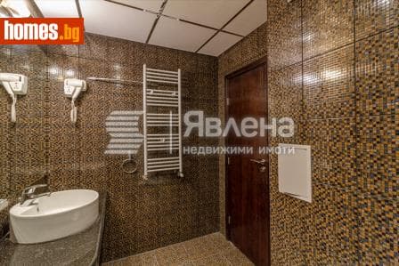 Тристаен, 153m²