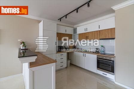 Тристаен, 156m²