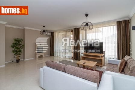 Тристаен, 156m²