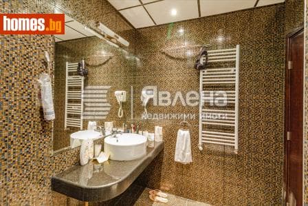 Тристаен, 156m²