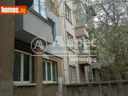 Тристаен, 81m²
