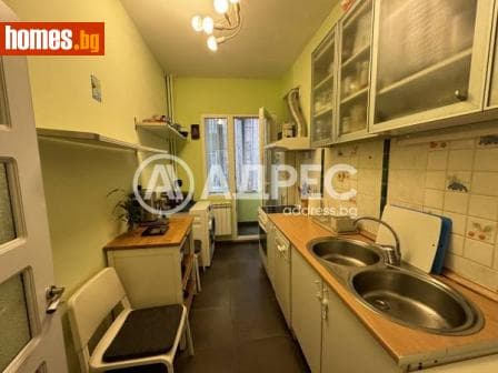 Тристаен, 81m²