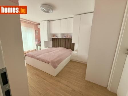 Тристаен, 175m²