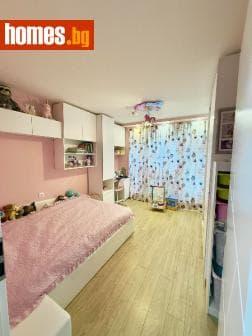 Тристаен, 175m²