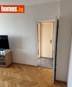 Тристаен, 93m²