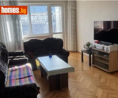 Тристаен, 93m²