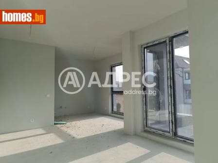 Тристаен, 136m²