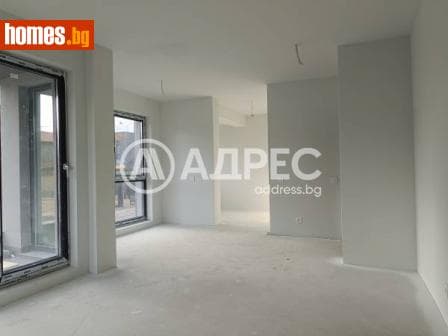 Тристаен, 125m²