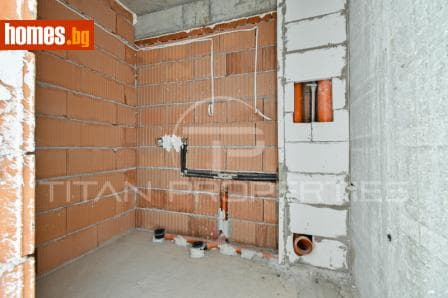 Тристаен, 107m²