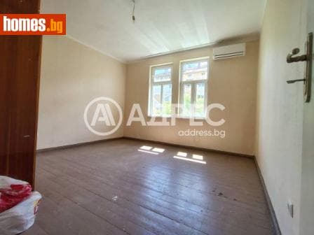 Тристаен, 100m²