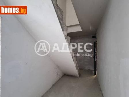Тристаен, 142m²