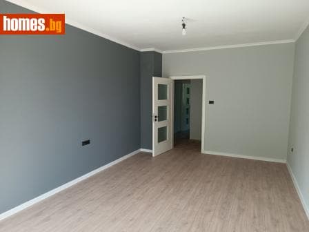 Тристаен, 84m²