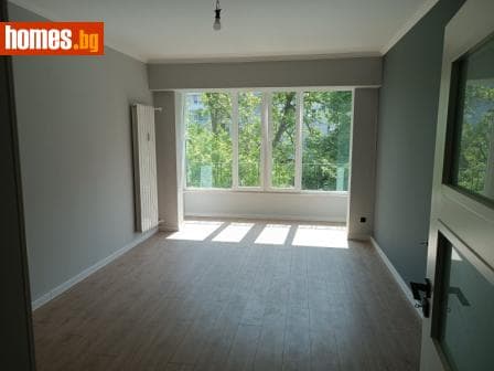 Тристаен, 84m²