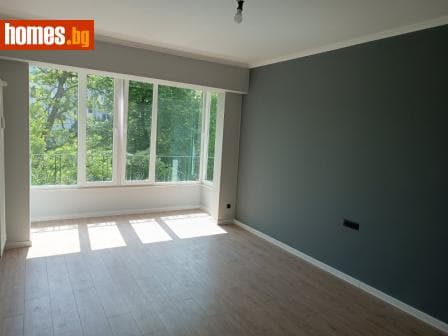 Тристаен, 84m²