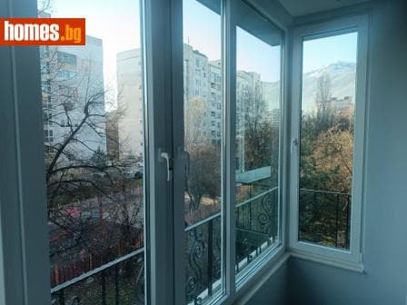 Тристаен, 84m²