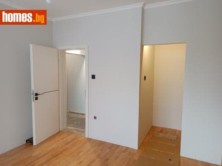 Тристаен, 84m²