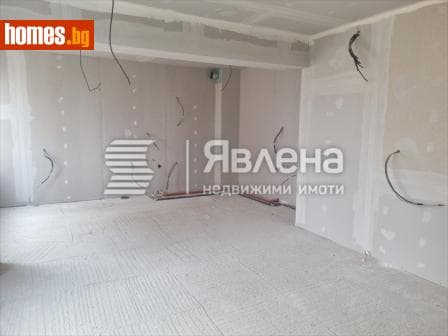 Тристаен, 110m²
