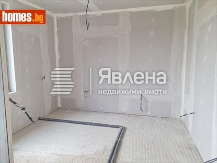 Тристаен, 110m²