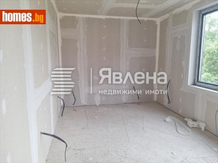Тристаен, 110m²