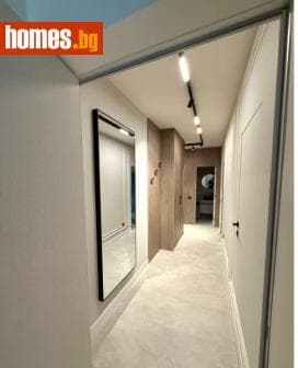 Тристаен, 93m²