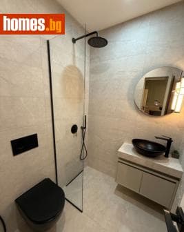 Тристаен, 93m²