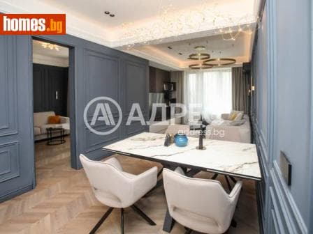 Тристаен, 93m²