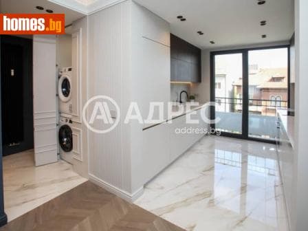Тристаен, 93m²