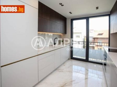 Тристаен, 93m²