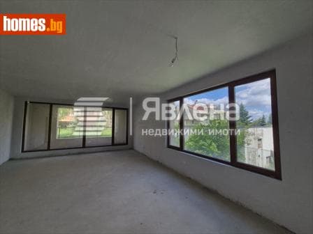 Тристаен, 144m²
