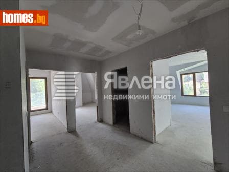 Тристаен, 150m²