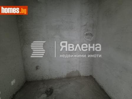 Тристаен, 150m²