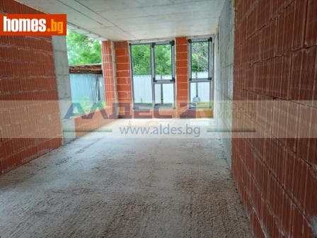 Тристаен, 91m²