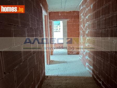 Тристаен, 91m²