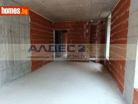 Тристаен, 91m²