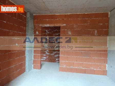 Тристаен, 91m²