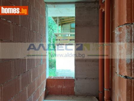 Тристаен, 91m²