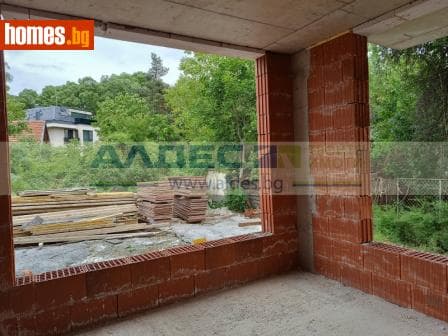 Тристаен, 91m²