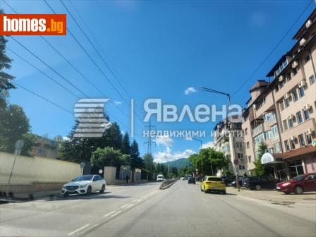 Тристаен, 110m²