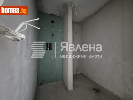 Тристаен, 150m²